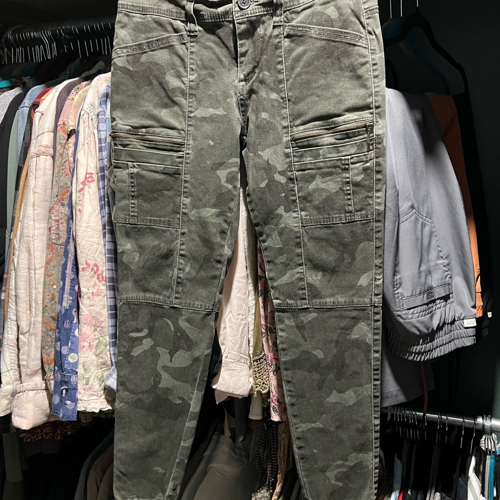 Union Bay Camouflage Cargo Pants Size 5